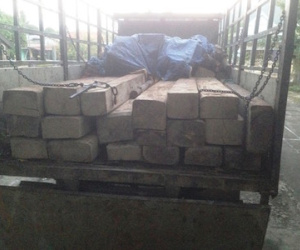 Kiểm lâm truy đuổi xe gỗ lậu hơn 2 km đường rừng