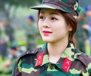 Nữ quân nhân xinh đẹp được dân mạng tìm kiếm