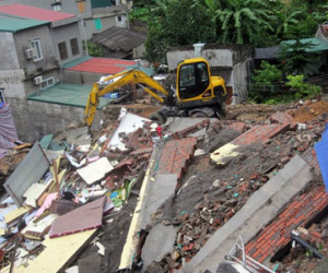 Sập nhà trong mưa lớn, gia đình 4 người may mắn thoát chết
