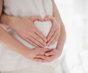 "Chuyện ấy" khi bầu bí: Bác sĩ khuyên gì?