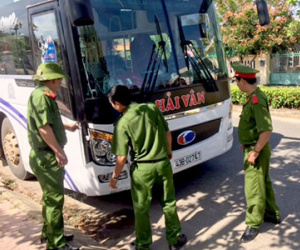 Đâm chết người, kéo xác nạn nhân bỏ bên đường rồi chạy trốn