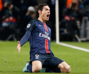 Chelsea chi đậm 50 triệu euro cho Cavani