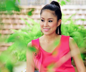 Lê Phương: "Bạn trai sẵn sàng cúi xuống, cột giày cho tôi"