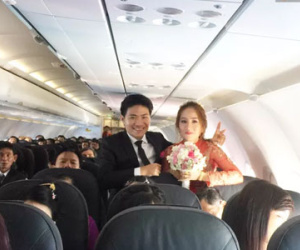 Cô dâu chú rể chi 3 tỷ cho đám cưới, rước dâu bằng máy bay và dàn xe ô tô 25 chiếc