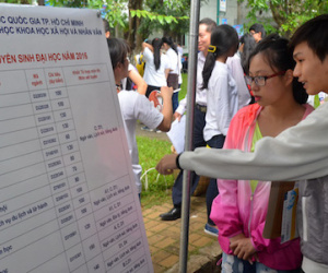“Cuộc chiến” giành thí sinh