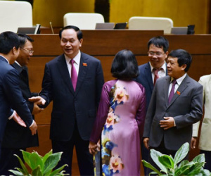 Đại biểu chúc mừng Chủ tịch nước Trần Đại Quang tái đắc cử