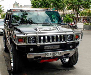 Hummer H2 độ vành 24 inch trên phố đi bộ Nguyễn Huệ