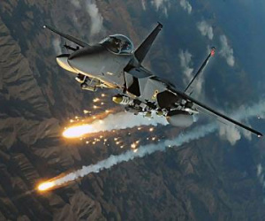 Báo Mỹ: Tiêm kích Su-27 thừa sức áp đảo F-15