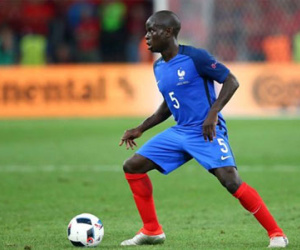 Chelsea không cho tân binh Kante mang số áo ưa thích