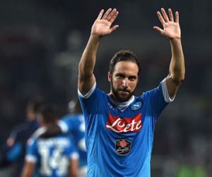 Juventus hoàn tất bom tấn 90 triệu euro với Higuain