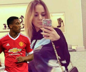 NÓNG: Vợ cũ hả hê khi Martial bị Ibra cướp mất áo số 9 ở Man United