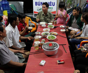 Bữa cơm thân mật của hai gia đình sau gần 4 năm bị trao nhầm con