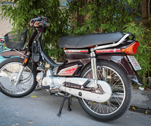 Honda Dream II như "đập thùng" - hàng hiếm tại Hà Nội
