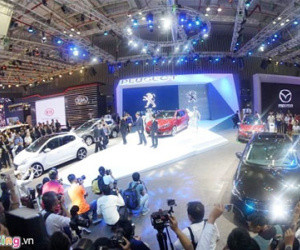 Vietnam Motor Show 2016 diễn ra ở Hà Nội, quy tụ 13 hãng xe