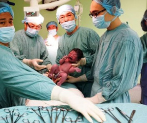 Bé gái đầu tiên ở Huế chào đời bằng phương pháp mang thai hộ