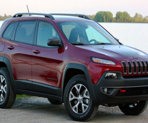 Fiat Chrysler thu hồi 323.000 xe hơi do sự cố hệ thống dây điện