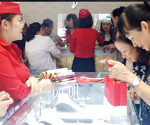 Giá vàng hôm nay 28/7: Tăng mạnh ngược chiều USD