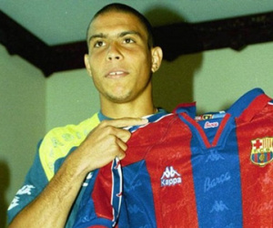 Tròn 20 năm Barca chứng kiến Ronaldo huyền thoại ra đời