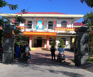 Buộc thôi việc phó chủ tịch thị trấn sau vụ vợ đánh ghen