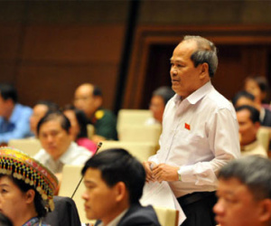 Đại biểu Ngô Văn Minh: "Tiền đâu để lãnh đạo Bộ, địa phương đi xe 2.4 rồi 3.0"