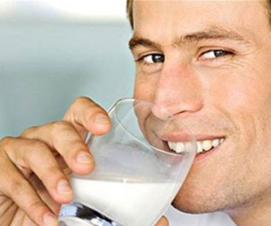 Đàn ông uống sữa đậu nành teo "cậu nhỏ", vô sinh?