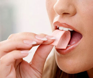 Điều gì xảy ra khi bạn nuốt kẹo cao su?