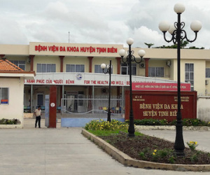 Em bé nguy kịch, vẫn phải đóng tiền xong mới được cấp cứu