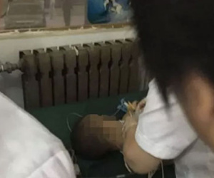 Nỗi đau xé lòng của bà mẹ tự tay hại con vì trò chơi tung hứng