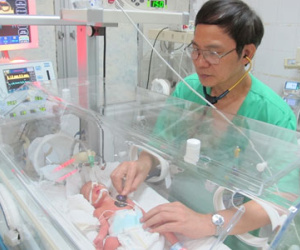 Bé Gấu - con trai Thiếu úy Đậu Thị Huyền Trâm: "Con phải sống cả phần đời của Mẹ"