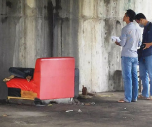 Nam thanh niên nằm chết dưới dạ cầu, miệng đầy máu