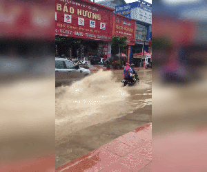 Những kiểu "đi xe không biết vội gì" vào ngày mưa