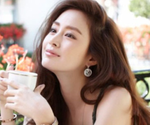 Phụ nữ ngoài 30 ăn thế nào để kéo dài tuổi xuân