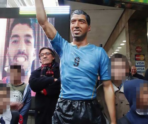 Thảm hoạ điêu khắc mang tên Luis Suarez tại quê nhà