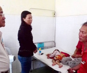 Bé trai gồng mình rồi tắt thở ở phòng cấp cứu