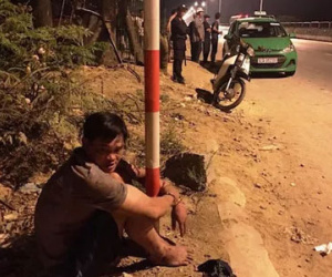 Thấy công an kiểm tra, quăng vội bao thuốc rồi bỏ chạy