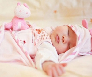 Trẻ sơ sinh nằm điều hòa: "29 - 30 độ là ổn"