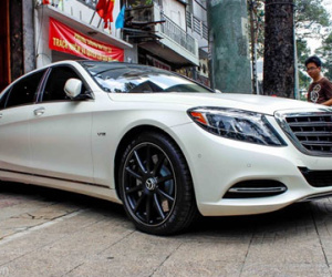 Xe siêu sang Maybach S600 trắng mờ độ mâm ở Sài Gòn