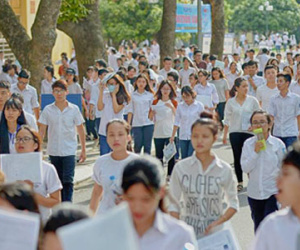 Hàng trăm nghìn thí sinh bắt đầu cuộc đua tìm suất vào đại học