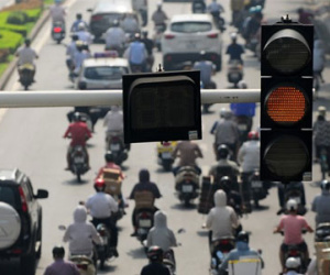 Người dân vẫn vượt đèn vàng trong ngày đầu xử phạt