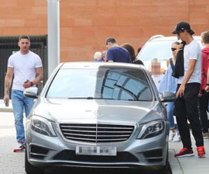 "Tay chơi" Ibra dùng xe cũ của Van Gaal