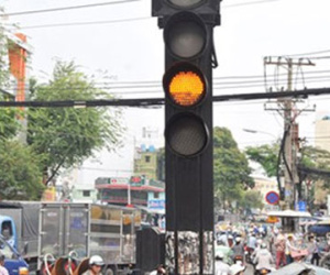 TS. Khương Kim Tạo: CSGT xử phạt đèn vàng là sai luật