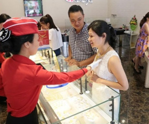 Giá vàng hôm nay 2/8: Lên đỉnh cao 3 tuần