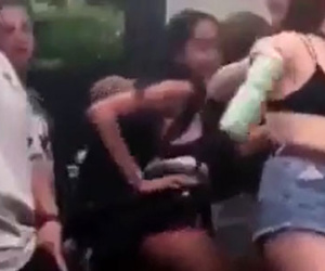 Lộ video ái nữ Tổng thống Obama vén váy, nhảy sexy