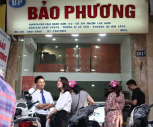 Hà Nội: Chen chân xếp hàng mua bánh trung thu cổ truyền để cúng ngày đầu tháng