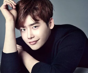 Lee Jong Suk - Thanh niên số "nhọ" toàn được cặp gái xinh