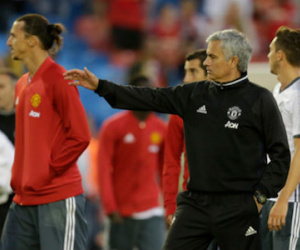 MU vs Everton: Tri ân Rooney, Mourinho chào Old Trafford