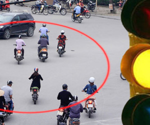 Vượt đèn vàng trong tình huống nào bị xử phạt?