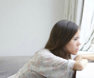 Bạn trai keo kiệt đến mức phơi chỉ nha khoa để dùng lại nhiều lần