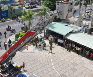 Cháy khách sạn ở phố biển Quy Nhơn, du khách hoảng sợ