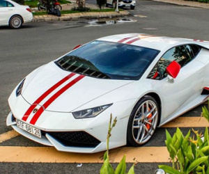 Hai chiếc Huracan chính hãng dạo phố Sài Gòn